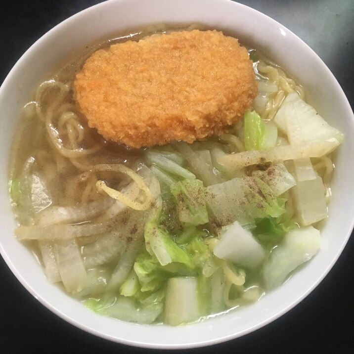 白菜、大根、コロッケのせラーメン